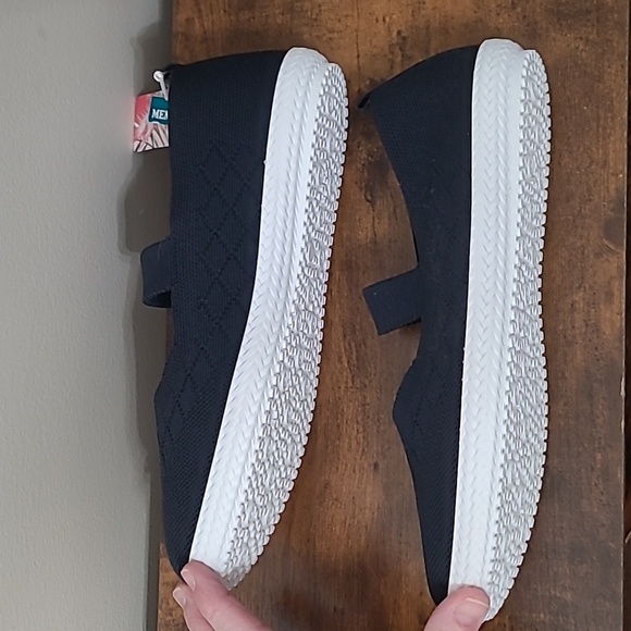 NWT Tommy Bahama Navy Blue Slip-on Mary Jane style shoes size 8.5 - Picture 3 of 10